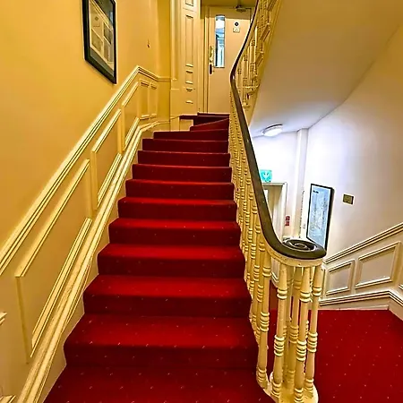 فندق Morehampton Townhouse 3*